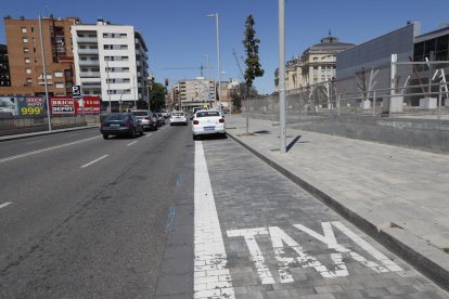 Tramo final de la parada de taxis de la estación de Renfe que se ensanchará medio metro.