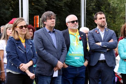 La lleidatana Meritxell Serret, Lluís Puig i Toni Comín, amb Carles Puigdemont a Brussel·les.