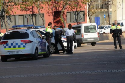 Imatge d'arxiu d'un control policial a la ciutat de Lleida.