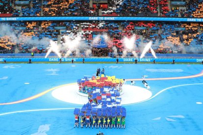 Un momento de la inauguración del Mundial de Fútbol Femenino, ayer en el Parque de los Príncipes de París.