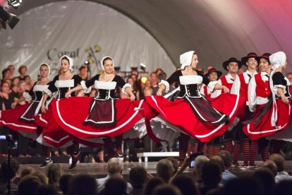 L’Esbart dansaire de Rubí actuó junto con la coral Ginesta y Contrapunto Vocale.