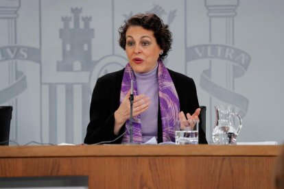 La ministra de Treball, Magdalena Valerio, durant la roda de premsa posterior al Consell de Ministres.