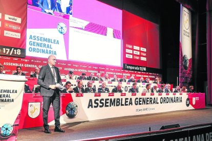 Andreu Subies, durant una assemblea quan presidia la Catalana.