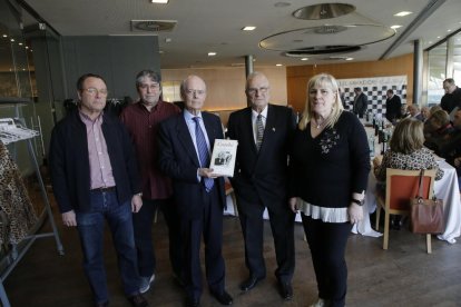 La presentació del llibre ‘Cambó’, ahir al restaurant El Mirador dels Camps Elisis de Lleida.