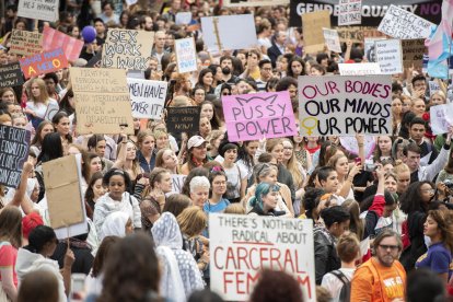 La societat s’aixeca en peu d’igualtat al voltant del món