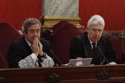 Javier Zaragoza y Fidel Cadena, 2 de los 4 fiscales en el juicio.