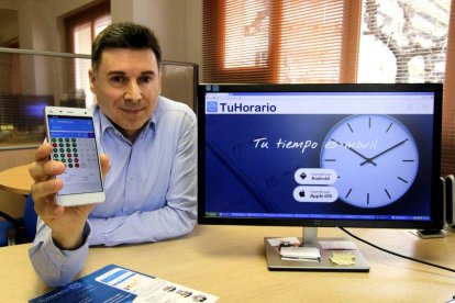 Leandre Palau, amb l’aplicació ‘TuHorario’.