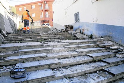 Renovació de les escales entre els carrers García Lorca i Soldevila