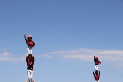 Los Castellers de Lleida abrieron ayer la fiesta de la lavanda. 