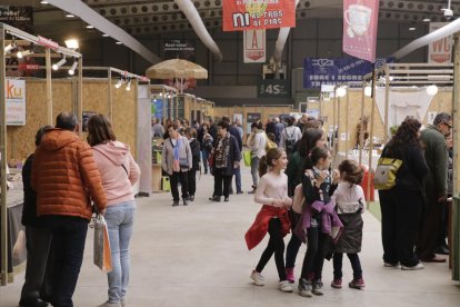 Decenas de personas visitaron ayer Fira Natura en su segundo día de puertas abiertas. 