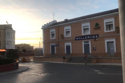 Imagen del edificio de la estación de Mollerussa.