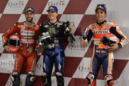 Andrea Dovizioso, Maverick Viñales y Marc Màrquez saldrán hoy desde la primera fila de la parrilla.