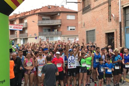 Los corredores en los momentos previos a la salida.