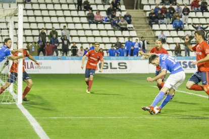 Xemi va disposar d’aquesta clara ocasió de gol, a porta buida, però va fallar en la rematada de forma clamorosa.