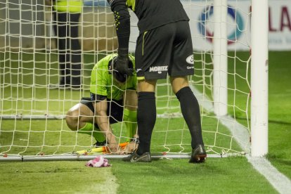 Xemi dispuso de esta clara ocasión de gol, a puerta vacía, pero erró en el remate de forma clamorosa.