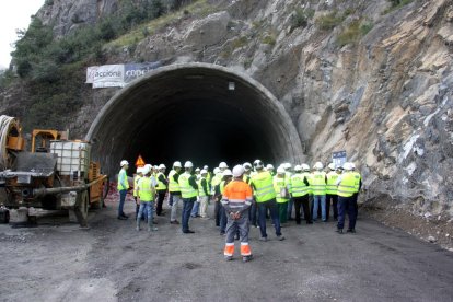 Ceremonia del día en que se encontraron las bocas norte y sur del túnel de Tres Ponts.