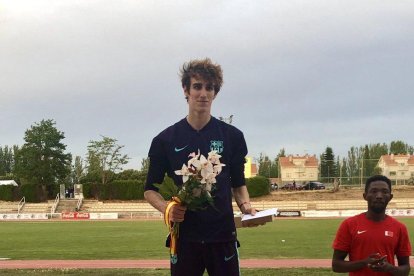 Bernat Erta, en el podio, tras quedar segundo en Salamanca.