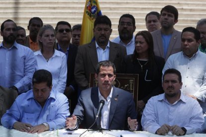 Juan Guaidó durant la compareixença que va fer ahir.