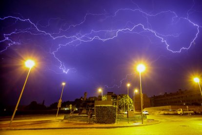 Les tempestes van estar acompanyades per un abundant aparat elèctric.