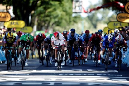 L’italià Elia Viviani, en el moment de guanyar l’etapa d’ahir, amb arribada a Nancy, que es va decidir a l’esprint.