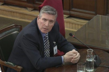 L'exdirector de repartiment d'Unipost de Barcelona i Badalona, Antonio Manuel Santos, durant la compareixença al Tribunal Suprem.