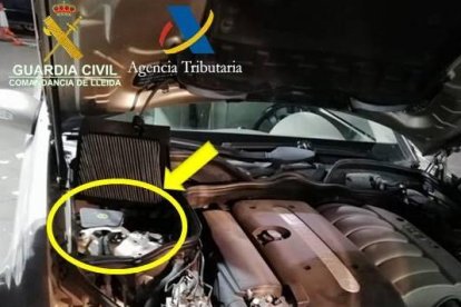 Los lingotes estaban escondidos en en el interior del filtro de partículas que está en el motor. 