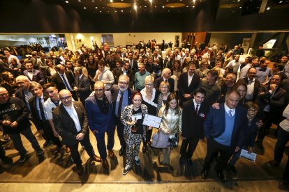 Cerca de 200 personas conmemoraron ayer el aniversario del concurso Àngel Moncusí en la Llotja. 