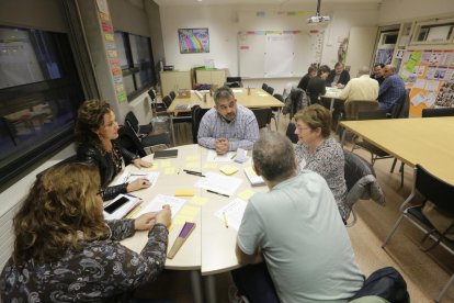 El colegio La Mitjana acogió ayer el primer taller sobre el civismo.