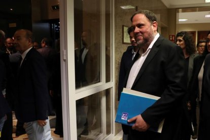 El diputado electo de ERC Oriol Junqueras, en el Congreso tras entregar sus credenciales como parlamentario de la XIII Legislatura