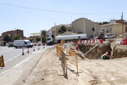 Imagen de las obras de construcción de la nueva rotonda de Alcarràs en la N-II. 