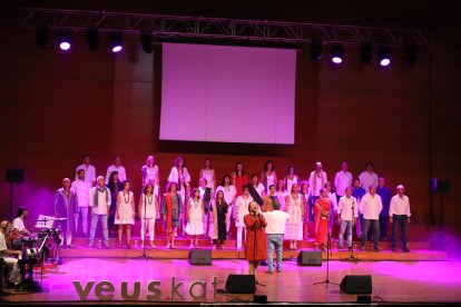 Un momento de la actuación de Veus.kat, ayer, en el Auditori Enric Granados de Lleida. 