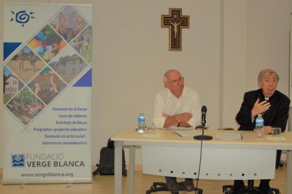 J.R. Saura (Fundació Verge Blanca) y Salvador Giménez, obispo. 