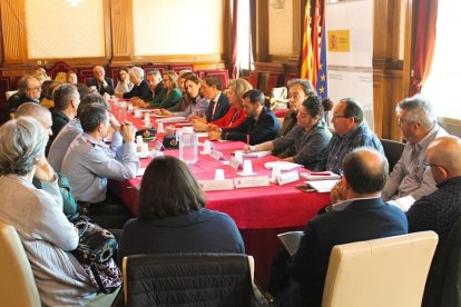 Una imatge de la reunió de la comissió agrària de preparació de la campanya de la fruita.