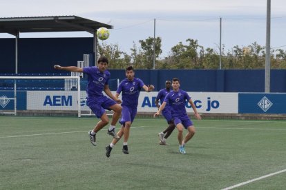 La plantilla se entrenó en el campo del AEM.