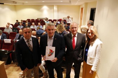 Carles Giribet, Jaume Saltó, Luis Herrero y Carme Poveda, ayer poco antes de la presentación.