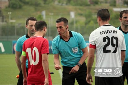 Estrada, en mayo cuando dirigió partidos de la Liga de Armenia.