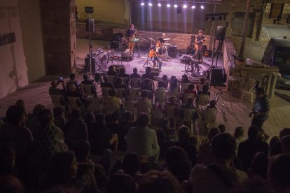 Mayora tuvo que suspender el concierto tras la segunda canción.