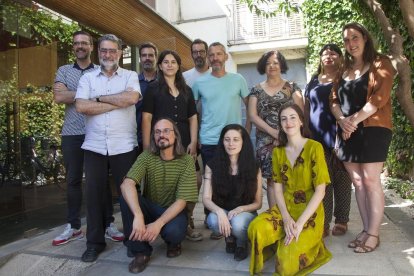 Artistas seleccionados y el jurado del programa de residencias artísticas del Arxiu Comarcal del Urgell.