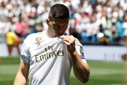 El Reial Madrid presenta Jovic i fitxa el francès Ferland Mendy