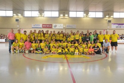 Fotografía conjunta de los once equipos de Vila-sana para esta temporada.