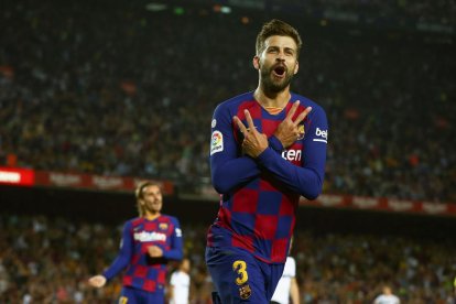 Gerard Piqué anotó uno de los goles tras un disparo de Griezmann.