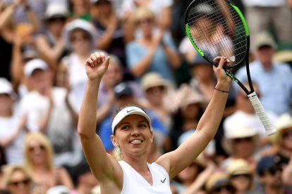 Simona Halep celebra su clasificación para la gran final del torneo.