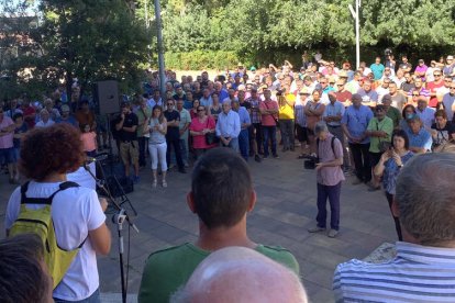 Protesta dels viticultors - UP, JARC i l’Associació de Viticultors del Penedès van convocar ahir una concentració davant del Centre Àgora de Vilafranca del Penedès, que va reunir més de 250 viticultors, en protesta contra el baix preu del r ...