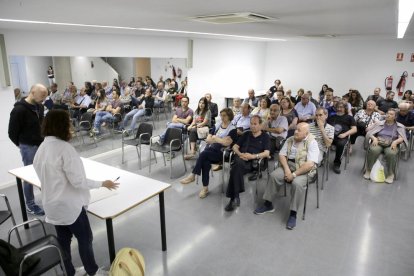 La reunió de veïns al centre cívic de l’Ereta.