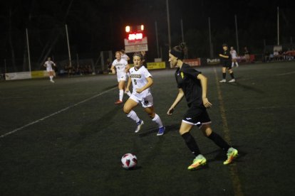 Las jugadoras estadounidenses impusieron su físico al mejor toque de balón de las leridanas.