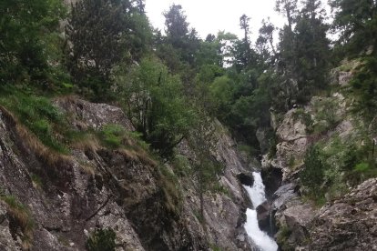 CIRCULAR PER LA VALL DE SALENQUES (RIBAGORÇA)