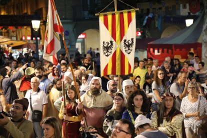 La dansa de la Galop va tornar a ballar-se ahir després de recuperar-se l’any passat a la plaça Mercadal, que s’ha omplert de públic en molts dels actes programats.