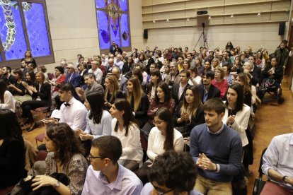 Premi als millors titulats - La UdL va entregar ahir 57 diplomes dels premis extraordinaris de final de graus i màsters corresponents al curs 2016-2017. Van ser premiades 36 dones i 21 homes i l’acte es va celebrar al Rectorat.