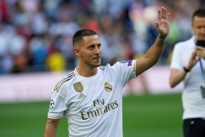 Eden Hazard, ahir durant la seua presentació al Madrid.