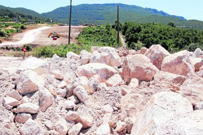 Las obras de aproximación a la boca del túnel del Coll de Lilla en la zona de Montblanc del trazado de la futura A-27.